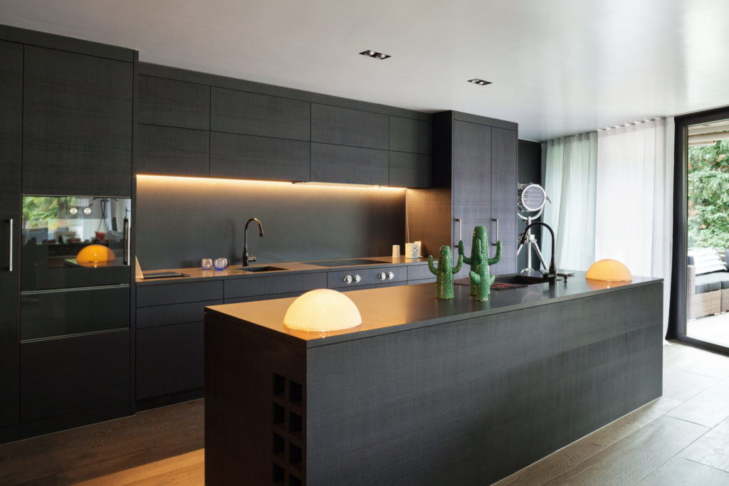 Die Cabinetheroes - Custom-made kitchen in black