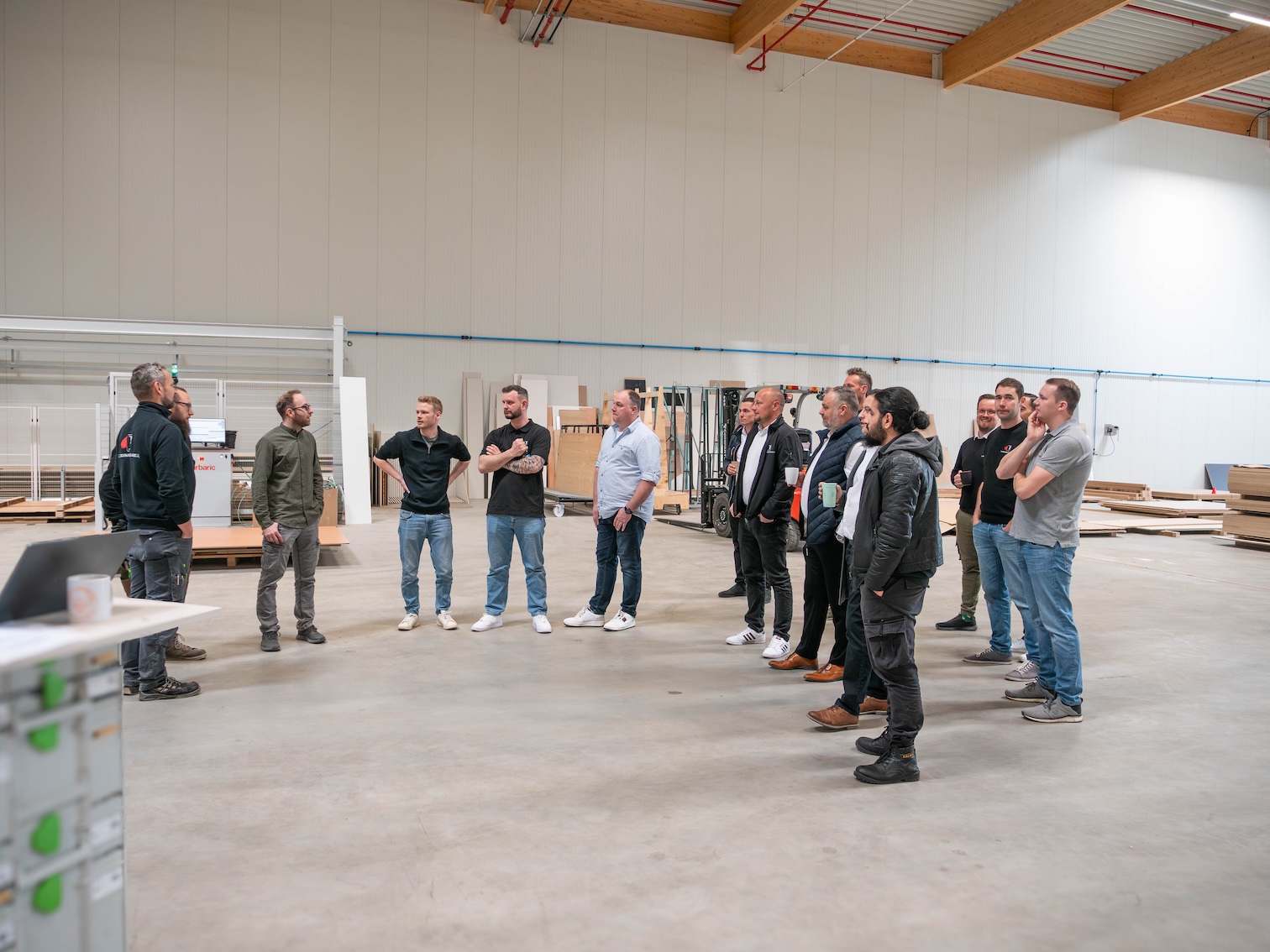 Presentation of Cabinetheroes' Production Process to Franchise Partners