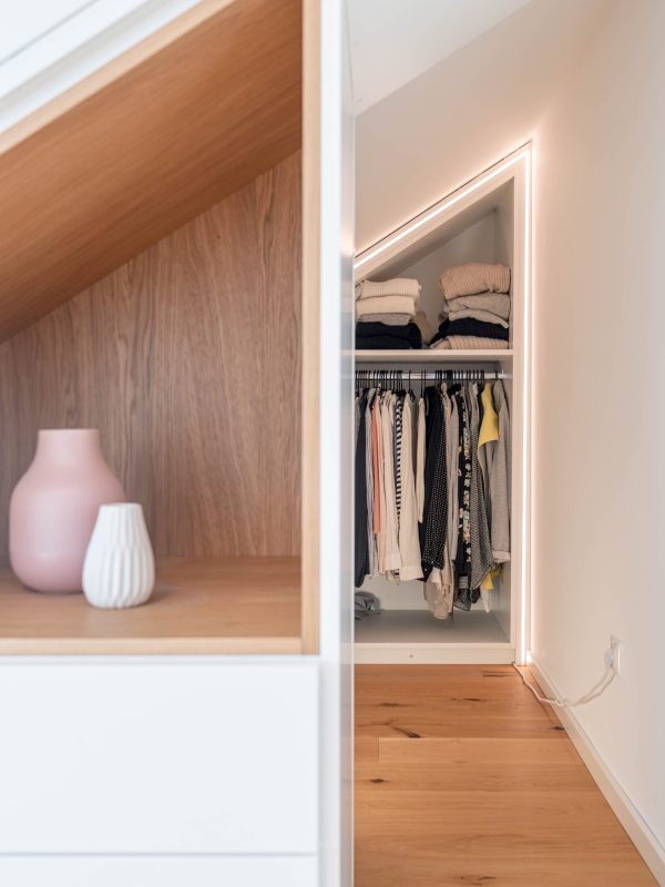 Walk-in overhead cupboard matt white inlay oak LED open fronts