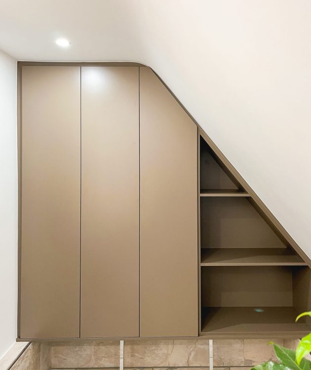 Dachschrägenschrank Braun matt mit Silbernem Gestell