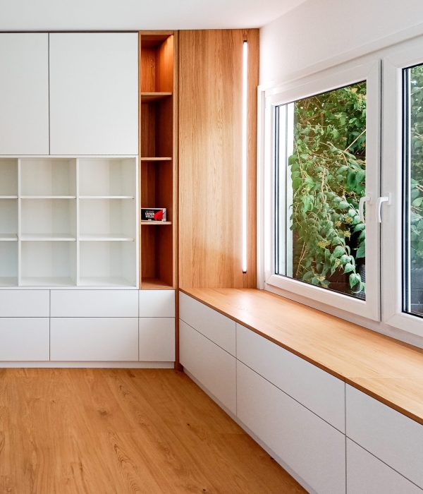 Einbauschrank übers Eck mit LED-Leiste