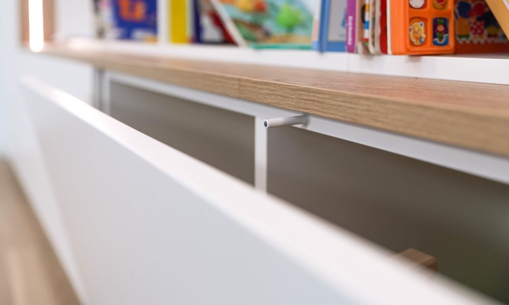 Wohnwand offene Regale Detailaufnahme TipOn