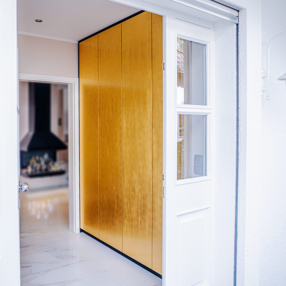 Built-in_wardrobe_with_gold-plated_fronts