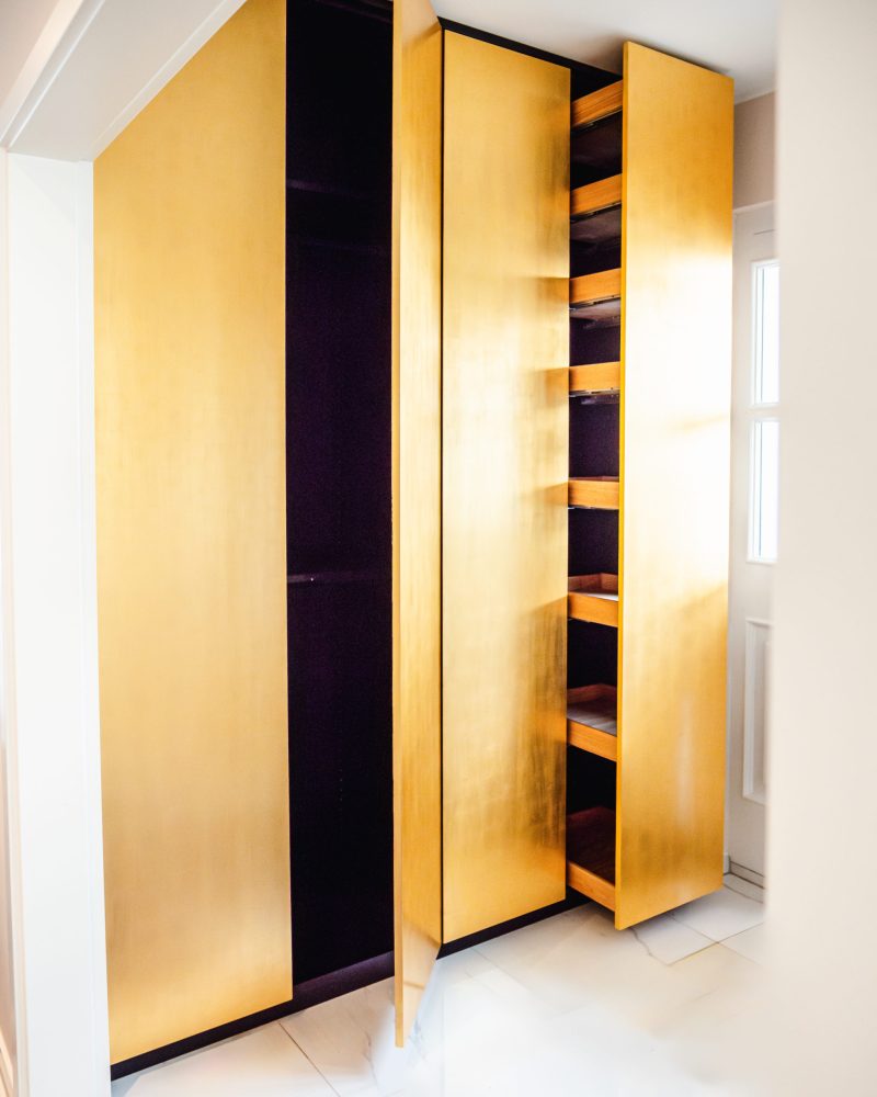 Fitted wardrobe with gold-plated fronts Shoe pull-out