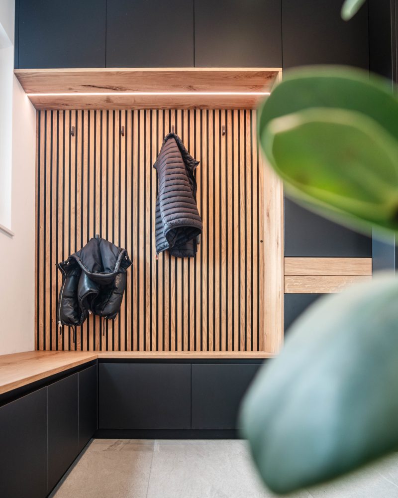 Wardrobe cabinet in matte black with anti-fingerprint panels