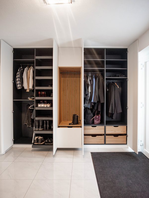 Wardrobe matt white open with seating niche