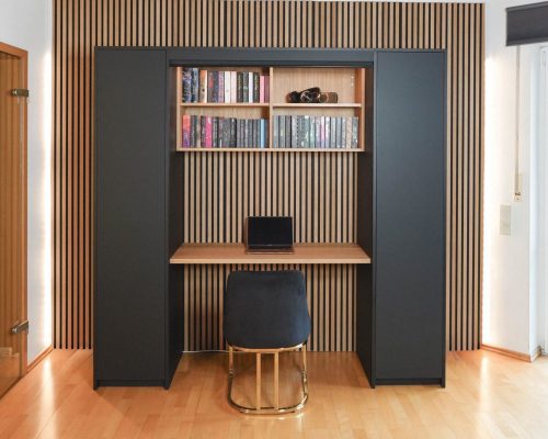 Büroschrank anthrazit mit elektrischem Rollo