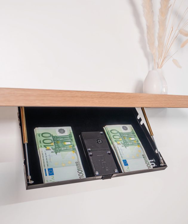 Wandregal mit integriertem SafeNahaufnahme