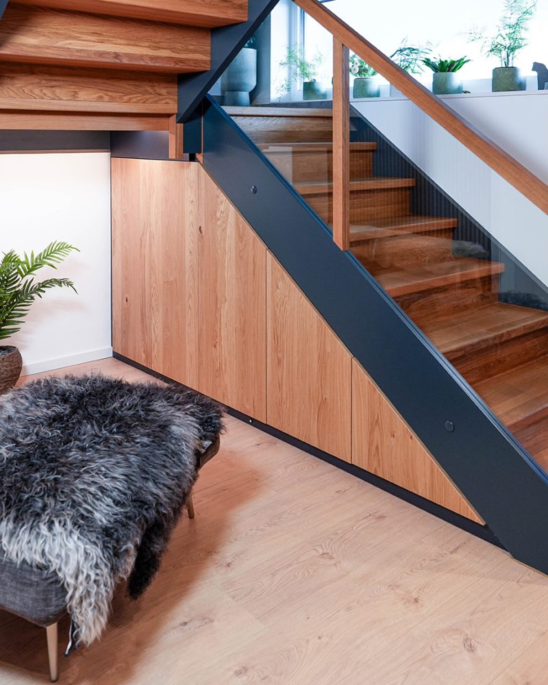 Staircase base unit in wild oak