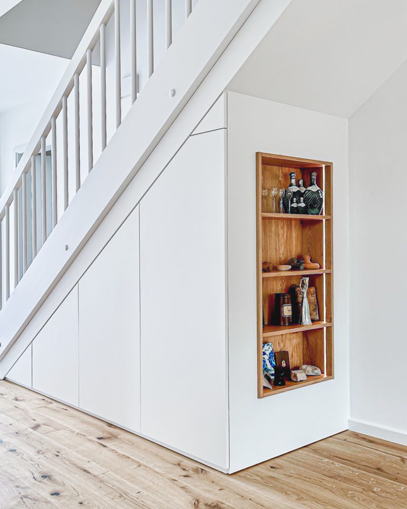 Staircase base unit white with oak inlay and lighting