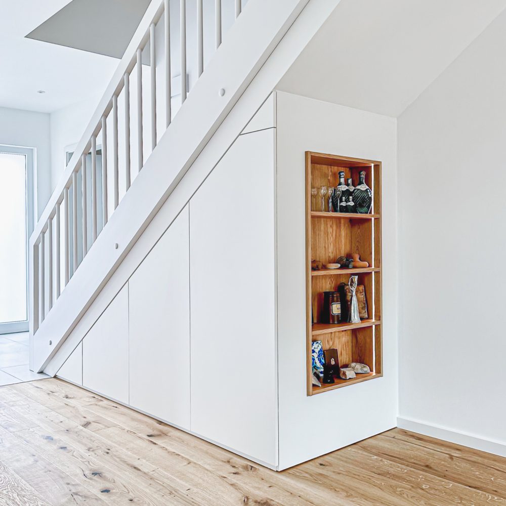 Staircase base unit white with oak inlay and lighting